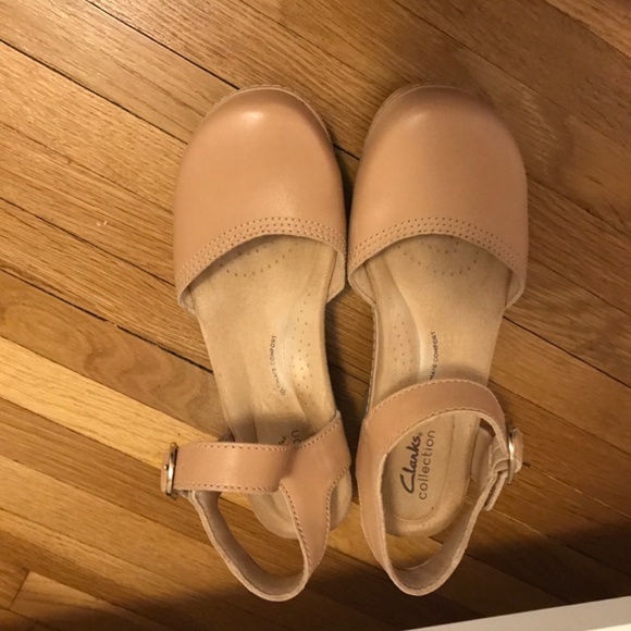 Clarks Tan Wedges - Picture 5 of 8